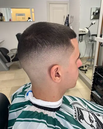 Peluqueria Amistad — Barbería en Almoradí