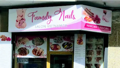 Family Nails Calle Ramon Gallud 1 Torreviaja — Peluquería en Torrevieja