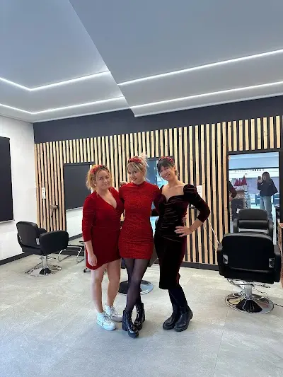 Ana Martínez Peluquería Unisex — Barbería en Almoradí