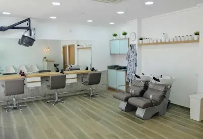 Por los Pelos Hair Boutique — Peluquería en Elda