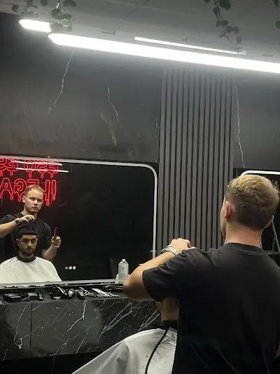 ILEGAL BARBERSHOP — Barbería en Cartagena