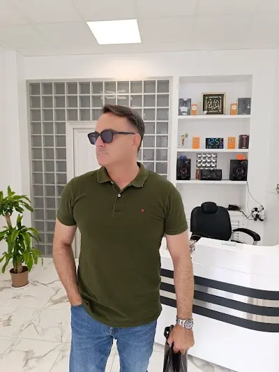 Peluquería, barbería Los Amigos — Peluquería en Elx