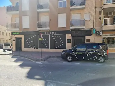 Orenes Sports Bar & Salón de Juego — Peluquería en Águilas