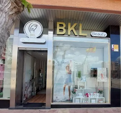 By Karen Lozano — Peluquería en Alcantarilla