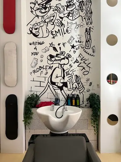 HOLY. BARBER HELLÍN — Peluquería en Hellín