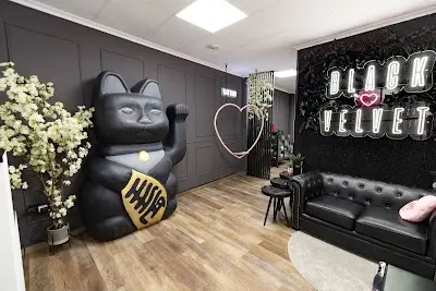 BLACK VELVET TATTOO · PIERCING · MICROBLADING — Peluquería en Guardamar del Segura