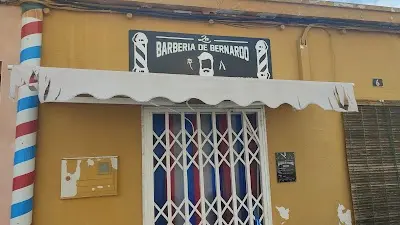 Barberia de Bernardo — Barbería en Sax