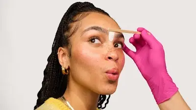 Bar de Cejas Benefit Cosmetics — Peluquería en Murcia