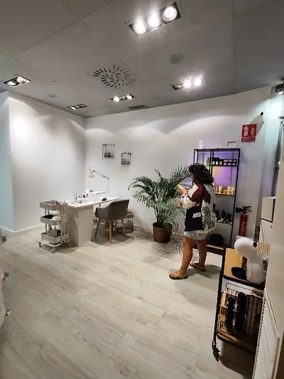 YOU Beauty Clinic — Peluquería en San Benito - Patiño