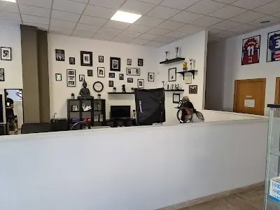 STREET TATTOO BARBER SHOP — Barbería en Elche