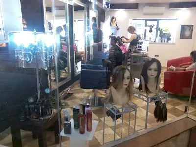 Lola Sáez peluquería & estética — Peluquería en Los Belones