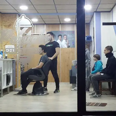 Barbería Pozuelo Peluqueros — Peluquería en San Ginés