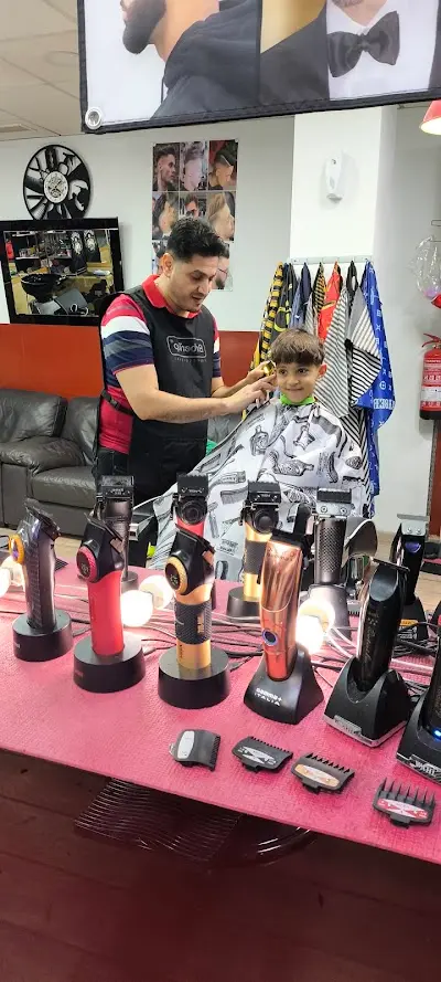 Peluqueria paris — Peluquería en Puente Tocinos