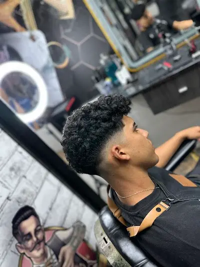 Barbería Larache — Barbería en San Miguel de Salinas