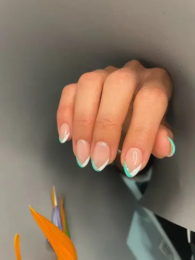 Academia de formación y centro de estética Kimberly — Peluquería en Cox