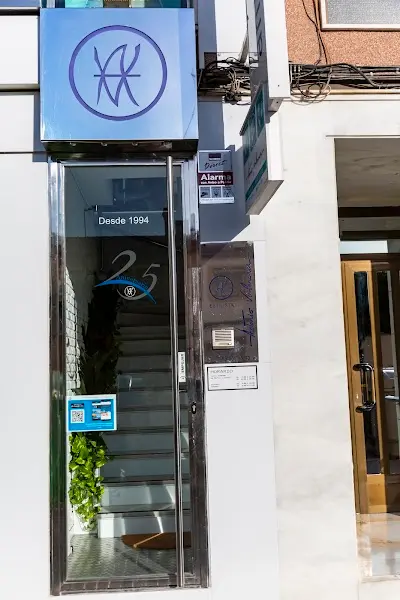 ANTONIO VALENCIA ESTILISTAS — Peluquería en Elx