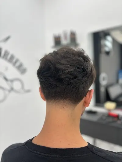 Oficina del Barbero — Peluquería en Llano de Brujas