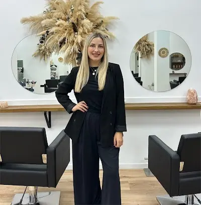 Salón Angela Jaén — Peluquería en Hellín