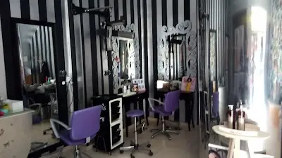 Perruqueria D10 — Peluquería en Agost