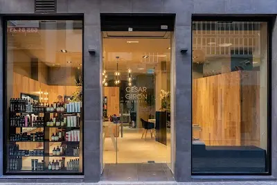 César Girón — Peluquería en Elx