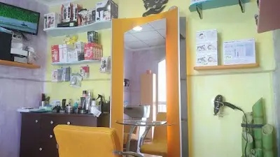 Raúl peluqueros — Peluquería en Beniel