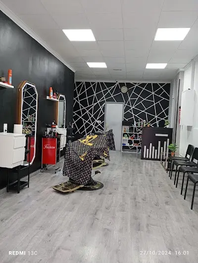 Golden joker barber shop — Barbería en Cieza