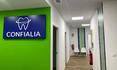 Clínica Confialia Dental & Medicina Estetica — Peluquería en Cartagena