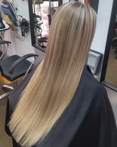 Virginia's estilistas — Peluquería en Alcantarilla