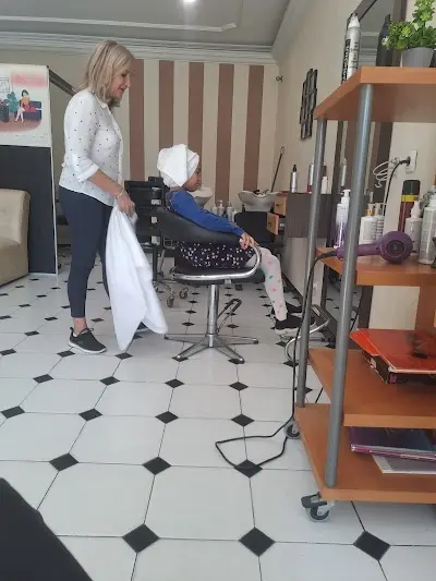 Peluquería Mariola Charraza — Peluquería en Rojales