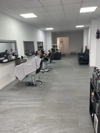 Barbería ilias bsr — Peluquería en Crevillent