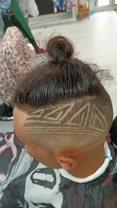 Barber shop caballeros — Barbería en Mula