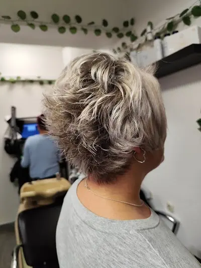 Me by Miriam Cuidado y Belleza Capilar — Peluquería en Cieza