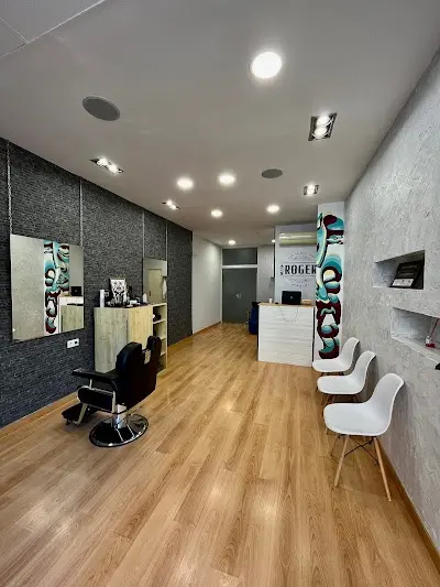 Roger Barber Shop, corte de caballero, degradado, barba, afeitado, coloración — Peluquería en Villena