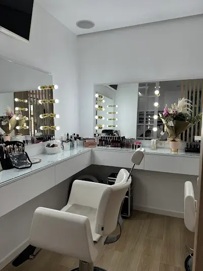 Ana H. Juárez — Peluquería en Mazarrón