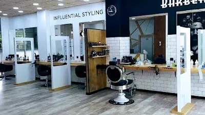 Manuel Ballesta Barber Shop & Estilistas — Peluquería en Elx