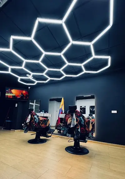 Latin barber mula — Barbería en Mula