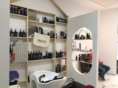 Peluquería Gladys Sumba — Peluquería en Jumilla