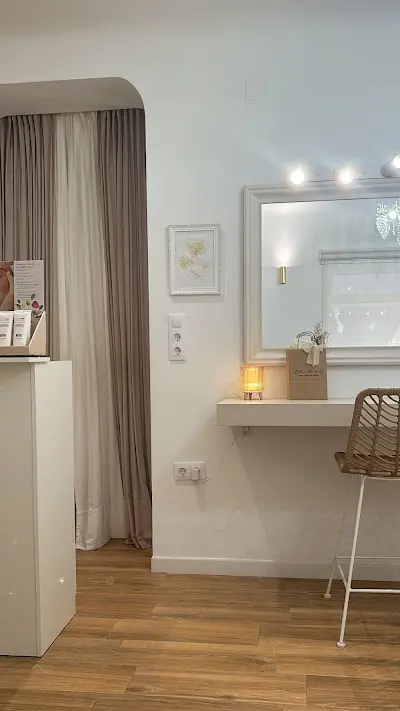 Elena Fernández Estudio de MAQUILLAJE Y BELLEZA — Peluquería en Bullas