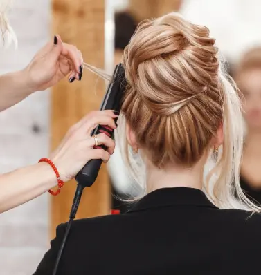 Le Salon - Your Beauty & Hair destination. — Barbería en Pilar de la Horadada