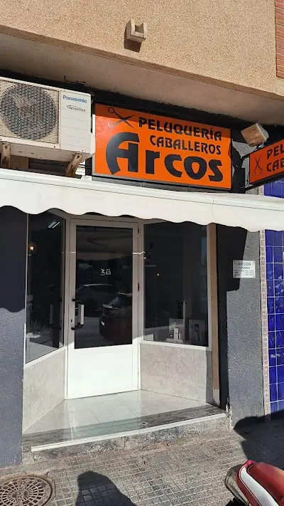 Peluquería caballeros Arcos — Barbería en Cartagena