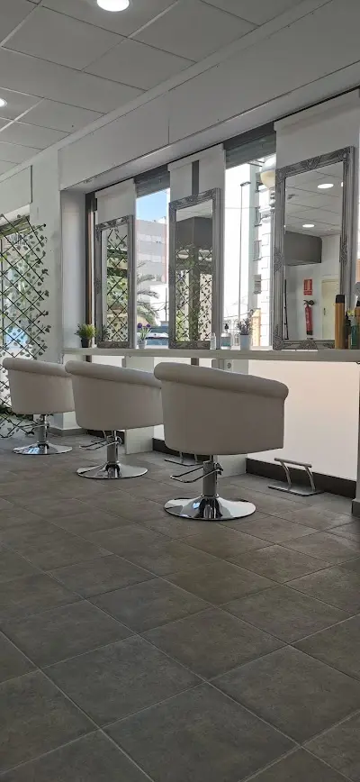 CG Estilistas CG — Peluquería en La Marina