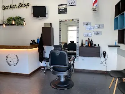 adriaperruquer — Peluquería en Monóvar