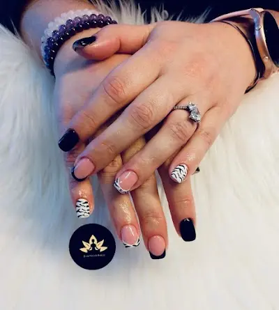 Buda Nails & Beauty — Peluquería en Orihuela