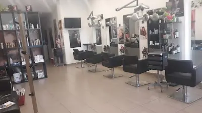 PELUQUERIA KARY — Peluquería en Huércal-Overa