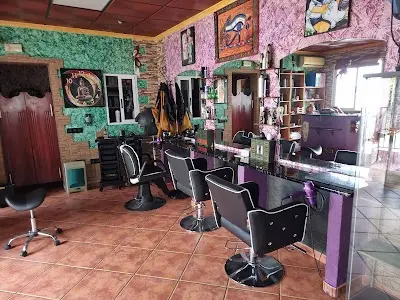 Neo's Peluquería — Peluquería en San Miguel de Salinas