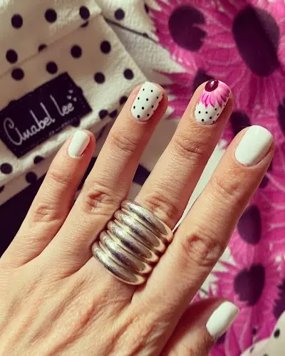 Mimate Nails — Peluquería en San Benito - Patiño