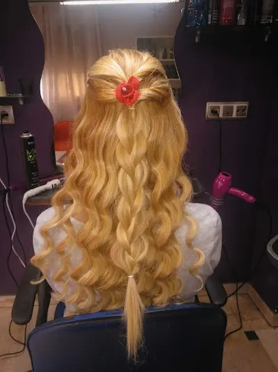 Peluquería Paqui — Peluquería en El Esparragal