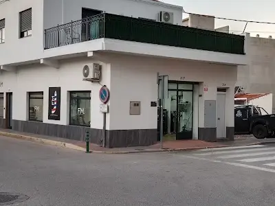 FMJ BARBER STUDIO — Barbería en Cox