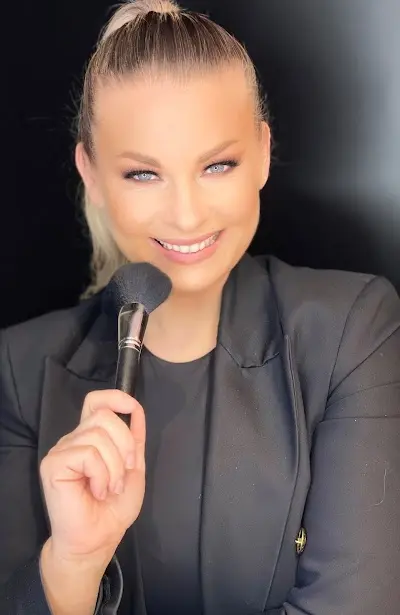 Zuzana | Maquilladora Elche & Alicante — Peluquería en Elx