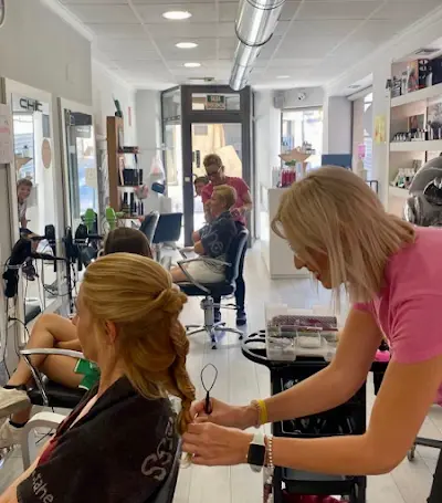 Chic Salón De Peluquería y estética — Peluquería en Yecla